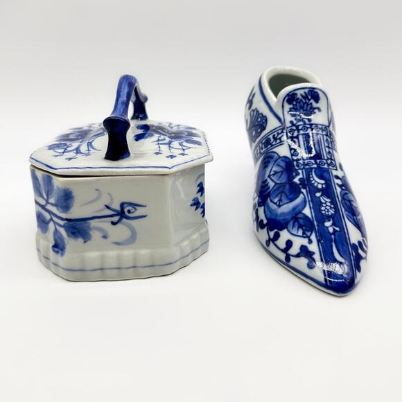Chinese Canton Chinoiserie Blue White Trinket Box w/ Lid Plus Ceramic Shoe - Picture 6 of 13
